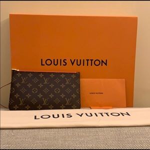 Authentic Louis Vuitton Neverfull Pochette Pouch